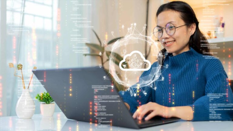 womanuploadingandtransferringdatafromcomputertocloudcomputing